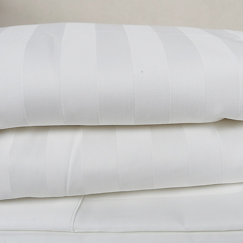 Suministro de sábanas de hotel boutique blancas a rayas satinadas 50% algodón 50% poliéster 250TC