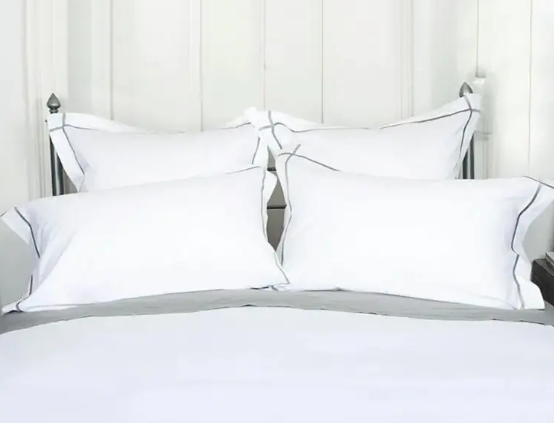 ¿Qué puedo hacer si las sábanas de Sateen de algodón liso de mi hotel se vuelven amarillas y se vuelven más rígidas con cada lavado?